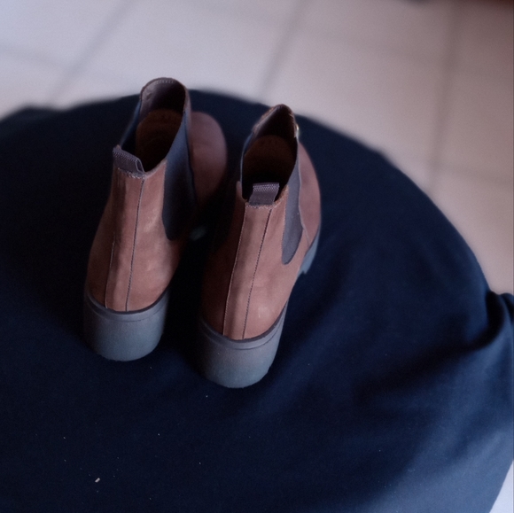 Shoes - Picture 3 of 8